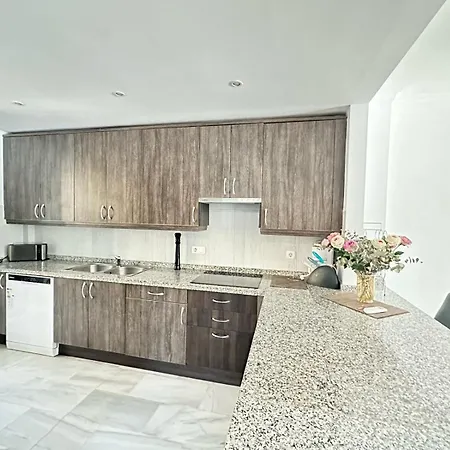 Town House Puerto Banus, 3 Min Walking From מארבלה